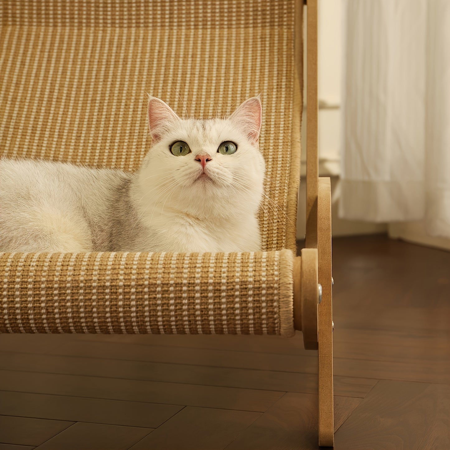 [Durable Nylon Cat Sofa Bed] Extra-Large Cat Hammock Lounger - Made From Durable Nylon, This All-season Comfort Sofa Bed For Cats Comes With A Scratch Pad